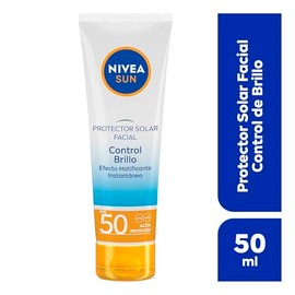 NIVEA SUN Protector Solar Facial Control De Brillo (50 ml), con Efecto Matificante de Larga Duración, Bloqueador solar FPS 50+, no Grasoso para Todo Tipo de Piel