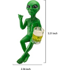 HUZHIBING Amusing and Humorous Alien Statue,Alien with Beer Glass Figurine Ledge Saver,Home Office Bar Pub Game Room Desktop Shelf Workstation Coffee Table Ornament(Green) (Alien with Beer Glass)