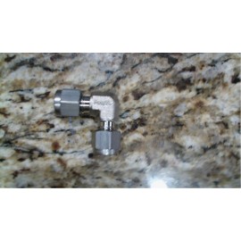 SWAGELOK SS-400-9, 1/4" TUBE UNION ELBOW-FREE SHIPPING
