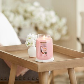 Yankee Candle Yankee Candle Fresh Cut Roses Scented, Premium 22oz Single Wick Candle, Over 110 Hours of Long-Lasting Aroma, Ideal for Home Decor, Gifting and Events, Classic Large Jar, Pink