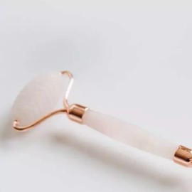 Heart Gua Sha 천연석 로즈쿼츠 얼굴 마사지 롤러 괄사 도구 피부 관리 림프 순환 얼굴 라인 [엔젤윙괄사] Natural Stone Rose Quartz Face Massage Roller Gua Sha Tool Skin Care Lymphatic Circulation Face Line [Angel Wing Gua Sha]