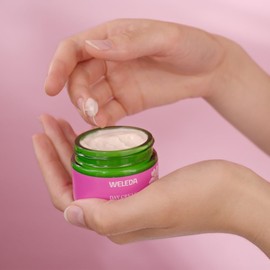 WELEDA Smoothing Day Cream - Wild Rose & White Tea 40ml | Reduces First Lines & Wrinkles | Vitamin C Effect
