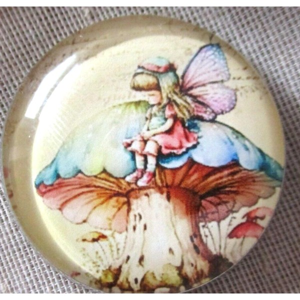 GLASS DOME PICT BUTTON - "MUSHROOM FAIRIES" MUSHROOM FAIRY SAT
