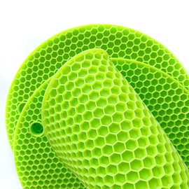 Silicone Hot Pads for Kitchen, 7-Inch Round Trivet Mats, Non-Slip, 464°F Heat Resistant & Dishwasher Safe,Set of 4 (Green)