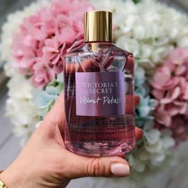 (Victoria_Secret)_Velvet Petals Refreshing Gel Body Wash 300ml