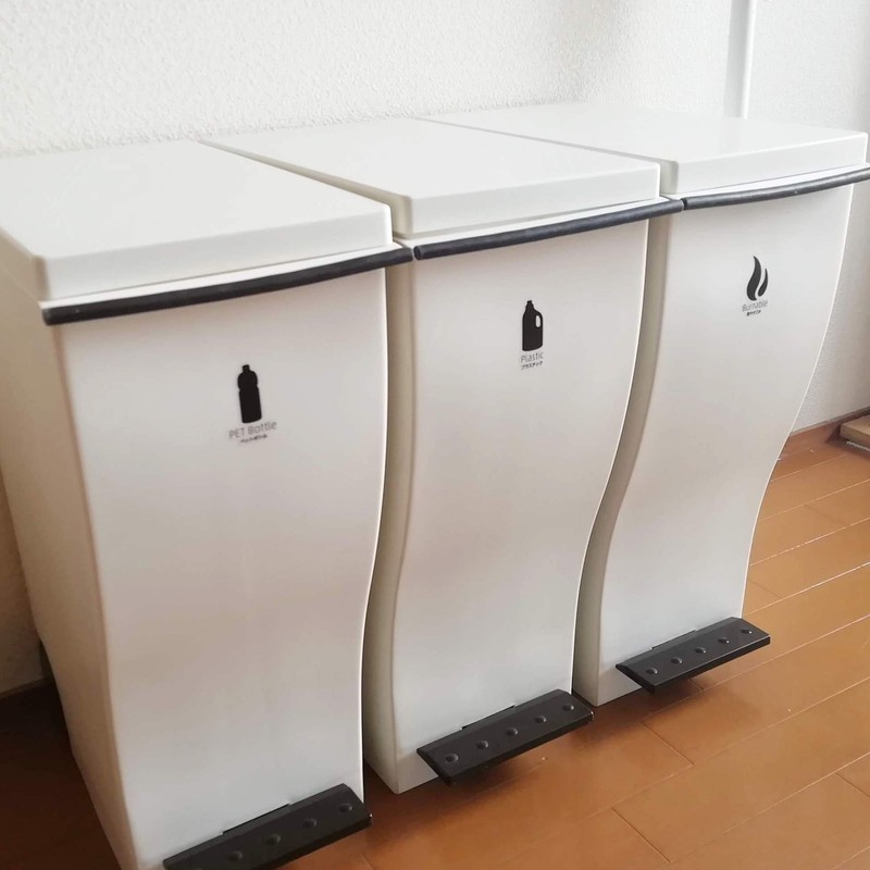 Isaac Trading 6 Piece Set Flammable Non-Flammable Trash Sorter Stickers