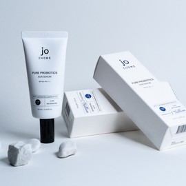 QOm Bio Sun Serum 50ml containing 1 trillion lactic acid bacteria (SPF50+) / 큐옴바이오 1조 유산균 함유 선세럼 50ml (SPF50+)