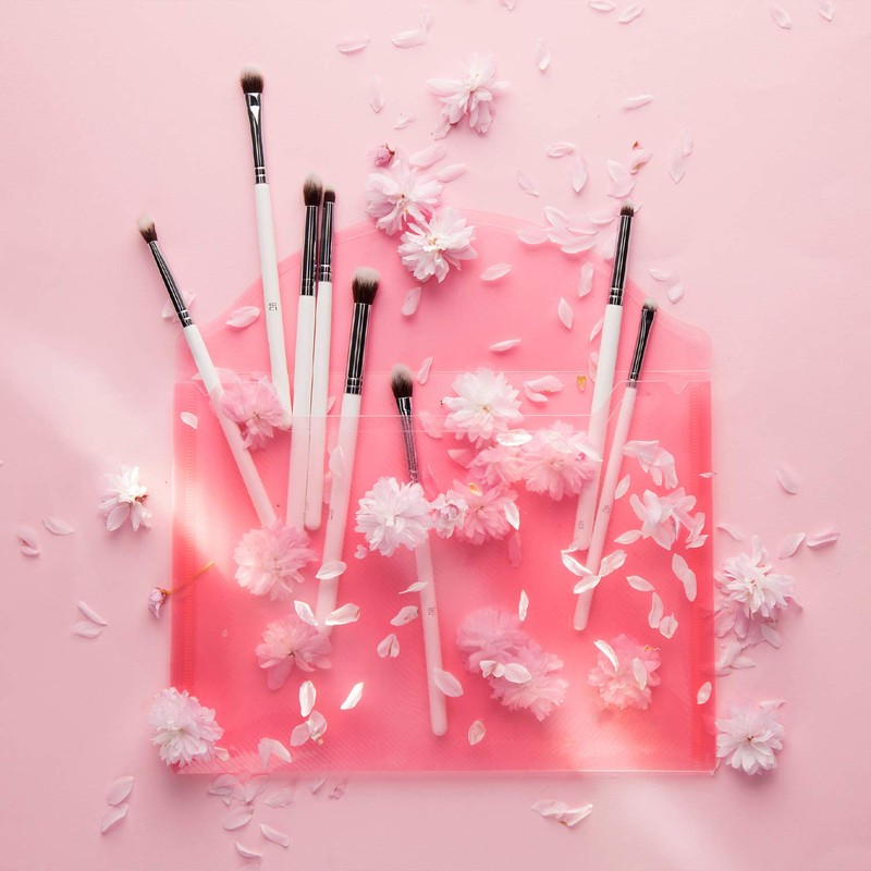 T4B ILU 400 Series Eyeshadow Brush White Makeup Brush for