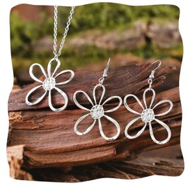 Flower Necklaces Jewelry Set, Dainty Daisy Flower Earrings for Women Silver Plated, Daisy Pendant Necklace Bohemian Sunflower Necklaces (Daisy)