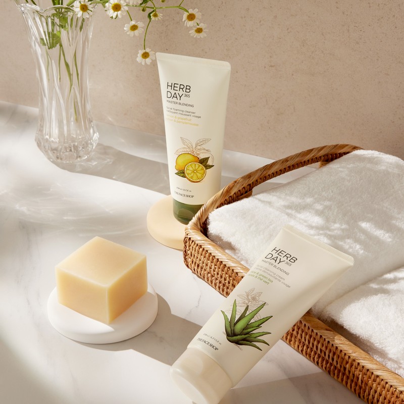 THE FACE SHOP Herb Day 365 Master Blending Foaming Cleanser