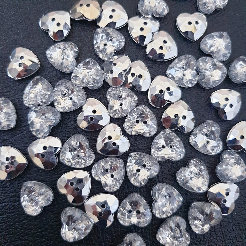 MajorCrafts® 44pcs 13mm Heart Faceted Acrylic 2 holes Sewing Buttons