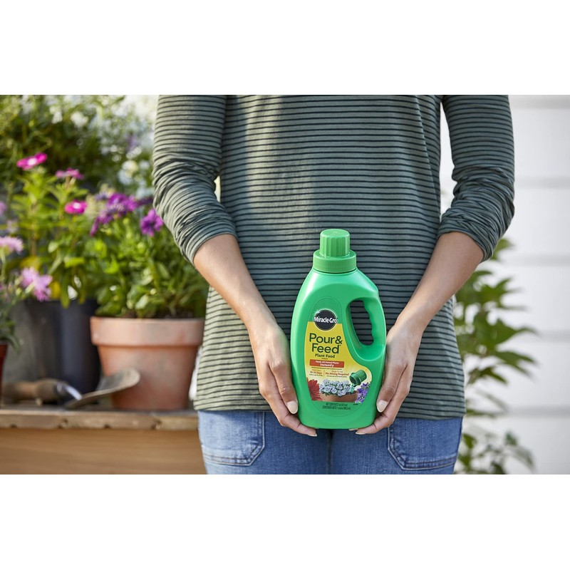 Miracle-Gro Miracle-Gro Pour & Feed Plant Food (Liquid), 32 fl.