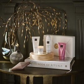 RITUALS The Ritual of Sakura Gift Set, S - Gift Box with 4 Personal Care Products with Rice Milk and Cherry Blossoms - Nourishing Properties