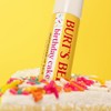 Burt's Bees Bálsamo labial de pastel de cumpleaños, sin tinte,