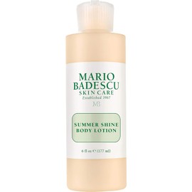 Mario Badescu Loción corporal Summer Shine enriquecida con vitamina A, ligera y radiante, brillo corporal no graso a la luz de las velas, ideal para todo tipo de piel, 177 ml.