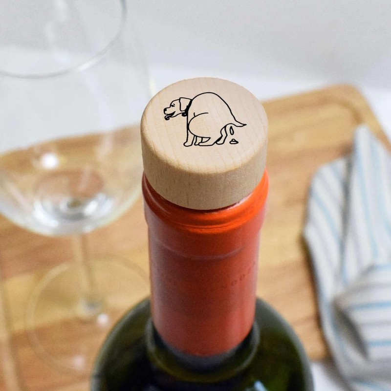 19mm 'Pooping Dog' Wooden Bottle Stopper/Cork (BS00006679)