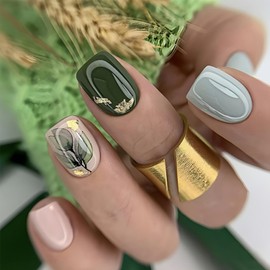 24Pcs Square Press on Nails Short Fake Nails Green Glossy Natural Acrylic Nails with Gold Foils Leaves Designs Full Cover Glue on Nails Artificial Coffin False Nails for Women Daily Wear Decoration