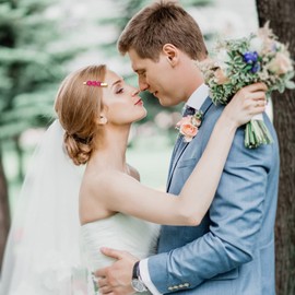 4PCS Valentine's Day Heart Hair Clips for Women Girls Rhinestone Heart Hairpins Glitter Heart Barrettes Enamel Heart Hair Accessory Valentine's Day Gifts for Girlfriends Women