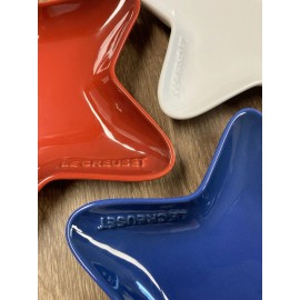 Le Creuset Set of 3 LE CREUSET Cerise White & Cobalt Star 8" Snack Appetizer Plates NEW