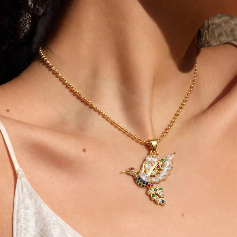 Collar Para Mujer Bano Oro 14k Dije Colibri Moissanita Multi
