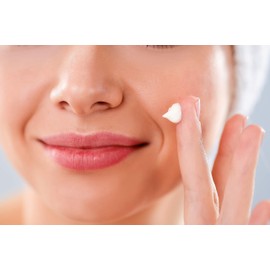 RemeVerse Day Hydrating Crème, Lightweight, Oil-Free Daily Moisturizer for Younger-Looking, More Hydrated Skin. Made with Hyaluronic Acid, Antioxidants, Vitamins, Glycerin, Peptides