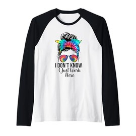 Retro Messy Bun Tie Dye I Don't Know I Just Work Here Funny Raglan Baseball Tee