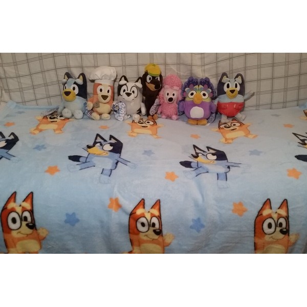 Moose Toys Bluey Friends Plushes Lot of 7 w/ Throw