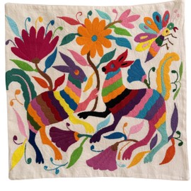 Two Sisters Funda de Cojín Bordado a Mano Auténtico Artesanal Original de Tenango México. Cuadrada 41 x 41 cm. (Conejitos y su amiga Mariposa)