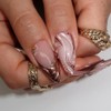 Uñas postizas francesas medianas almendradas con diseño floral 3D marrón,