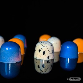 Chocolate World CW2295 Polycarbonate Candy Mold with 32 Dome Cavities, Each 29mm Diameter x 21mm High