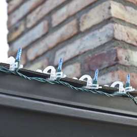 Northlight Bucket of 150 Max Pro Anywhere Flip Christmas Light Clips, 4", Clear