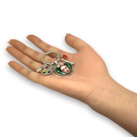 Geschenk Schlüsselanhänger «Frida », Malerin, Gemälde, Leinwand mit Glas-Cabochon und Charms Palette, Pinsel, Pastell und Herz, Kreation