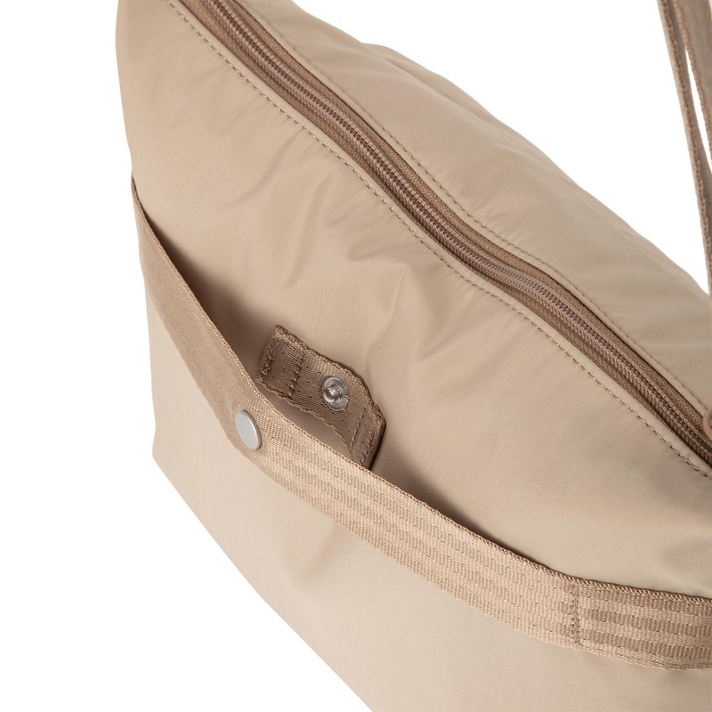 World Traveler No.17532 Mira Lightweight Bottle Holder Front Pocket Setup