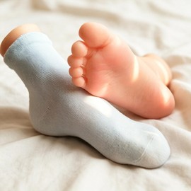 1 Pair Small Silicone Lifesize Female Mannequin Foot with Bone Realistic Silicone Feet Mannequin Display Jewerly Sandal Shoe Sock Display Art Sketch (Skin Color)