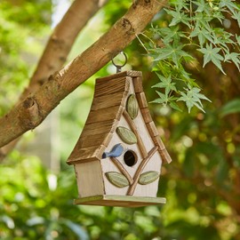 Glitzhome 9.5" H Garden Hanging Bird House Distressed Solid Wood Decorative Birdhouse with Natural Wood Pallet Roof and 3D Tree for Outdoors,Washed White