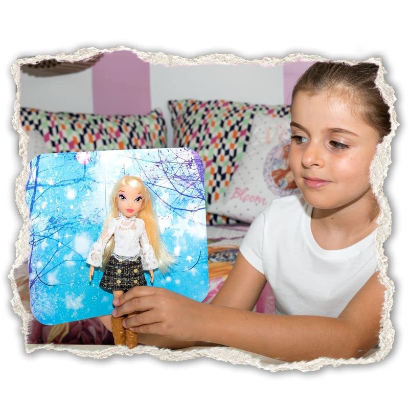 Winx Club Flora Magic Reveal Doll Interchangeable Wings