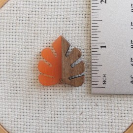 StewArt Stitches Orange Leaf Needle Minder, Wood and Resin Fridge Magnet, Magnetic Lapel Pin