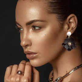 GUOXIAOMEI Floral With Bud Pearl Necklace and Earrings Set Pearl Flower Jewelry Set for Women Bridal Wedding Party, Large, Metal, No Gemstone