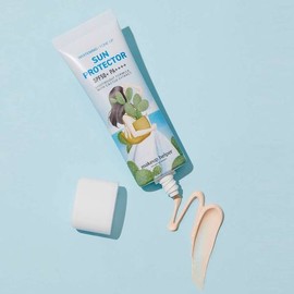 Makeup Helper 화이트닝 톤업 선 프로텍터 SPF50+/PA++++ Whitening Tone-Up Sun Protector SPF50+/PA++++