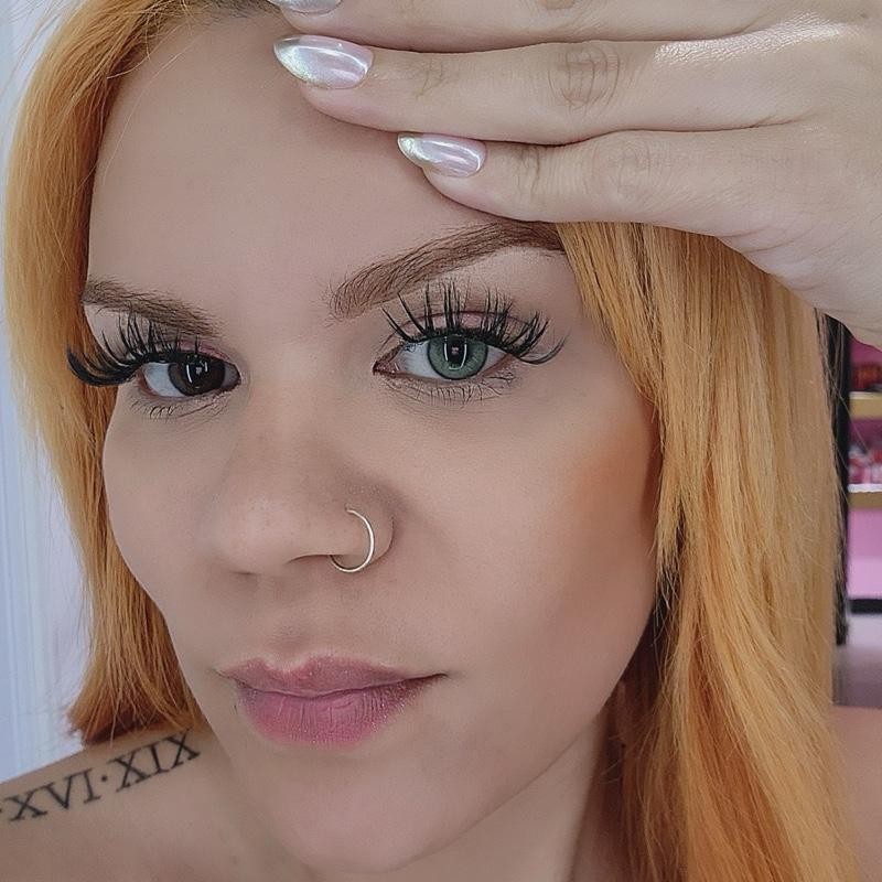 Makeup tools with easy application:_Russo brown