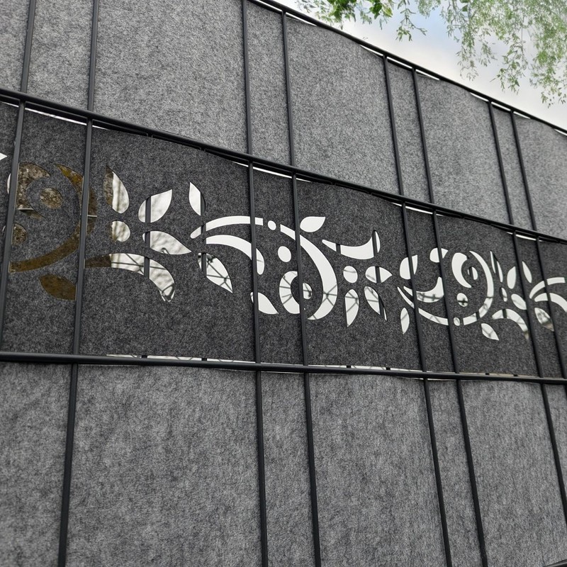 zaun|zu Design Non-Woven Decorative Floral #1: 2 x Privacy Screen