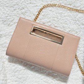 HOXIS Classic Crocodile Pattern Faux Patent Leather Metal Grip Cut it out Clutch with Shoulder Strap Womens Handbag (Nude-Pink)