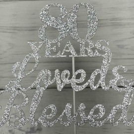 JIEEIN Decoración para tartas de 80 años Loved & Blessed para 80 cumpleaños, decoración de fiesta de aniversario de boda, purpurina plateada de doble cara