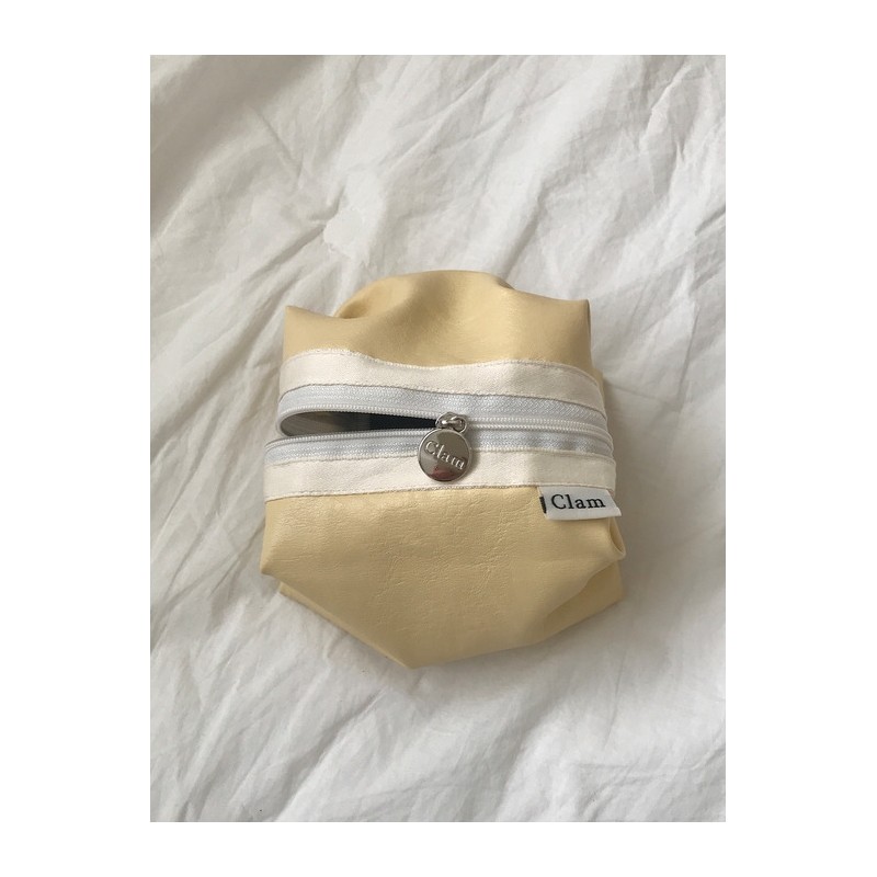 Clam round pouch Leather lemon cream / Clam round pouch