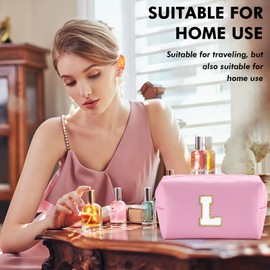 URSKYTOUS - Bolsa de maquillaje con inicial para mujer, bolsa de cosméticos de piel sintética, bonita bolsa de maquillaje personalizada de felpilla para cartera, organizador de artículos de cambiador con cierre, regalo ideal (L), L
