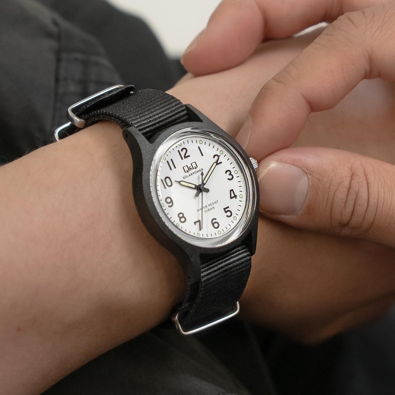 Citizen Q&Q Analog Solar Wristwatch, Water Resistant to 10 ATM,