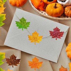500Pcs Fall Thanksgiving Leaf Stickers 5 Colors Maple Leaf Decals 1.5in Holographic Self Adhesive Label Stickers Roll for Autumn Party Cards Seal Envelopes Supplies Decorations