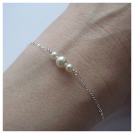 InilbranBoho Pearl Bracelet 3 Pearl Beaded Bracelet Silver Pearl Chain Bracelet Minimalist Hand Chain Bracelet Jewelry for Women and Girls