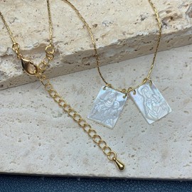 UNGUGU Mother of Pearl Jesus and Virgin Mary Scapular Necklace, God Virgin Mary Pearl 14k Gold Filled Chain Necklace, Pearl Gold, Agate