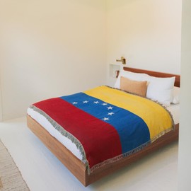 CEIBO House Venezuela 7 Stars Flag Design Woven Throw Blanket: Versatile, Cozy, Decorative, and Multipurpose for Sofa, Bed, Rug, Picnic, Camping, Beach, Tapestry, Tablecloth, Decor. (50x70 in)